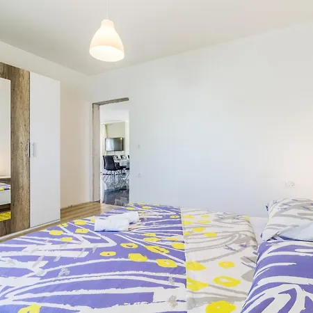 Tina Villa Sisan